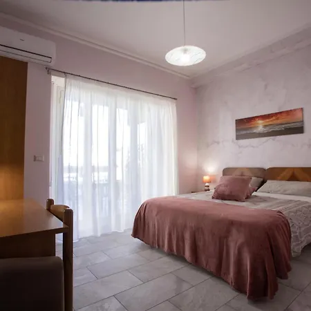 Oda ve Kahvaltı Etna Sea House 3*